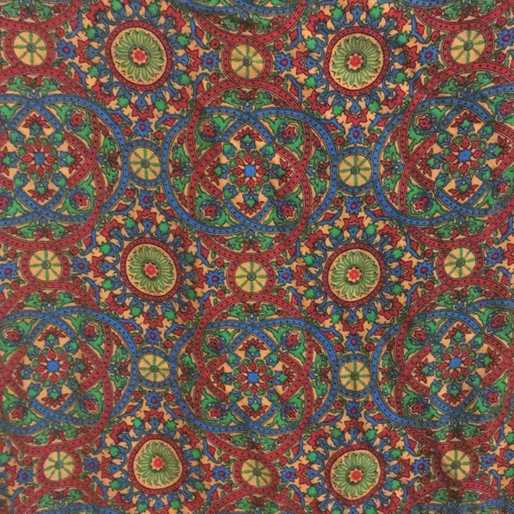 Colorful Pattern - Short Sleeved Top - Picture 4 of 5